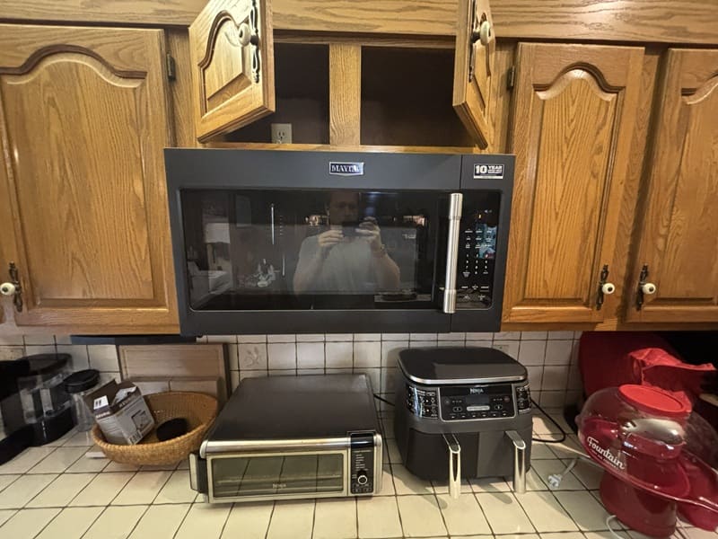 Microwave installation technician in Boca Raton, FL