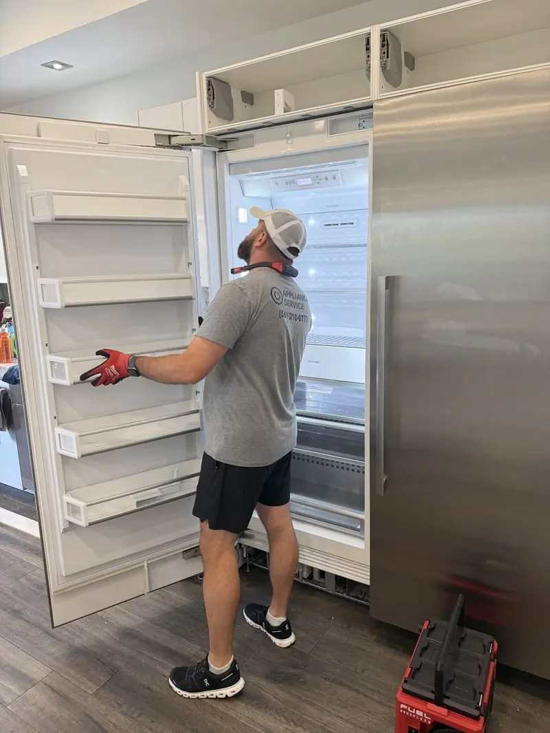 Refrigerator installation technician in Boca Raton, FL